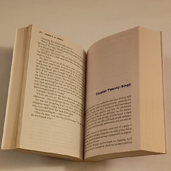 'Persepolis Rising' Book - Picture 3 of 3